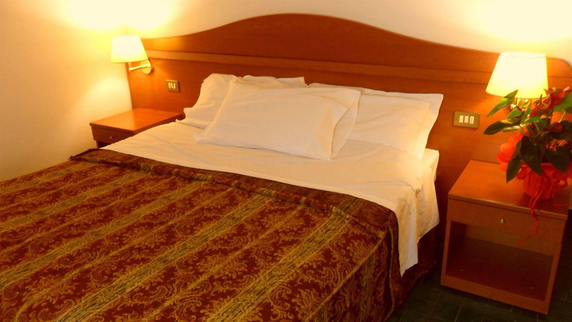 Hotel Florida Пьове-Ди-Сакко Экстерьер фото